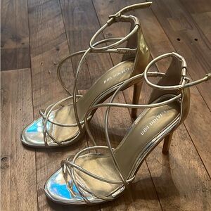 Gianni Bini Size 7 Gold Strappy Heels